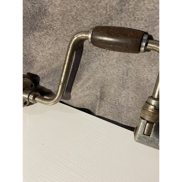 Vintage Bit Brace Hand Drill - Universal Jaws - Ratcheting Woodworking Tool - Picture 6 of 12
